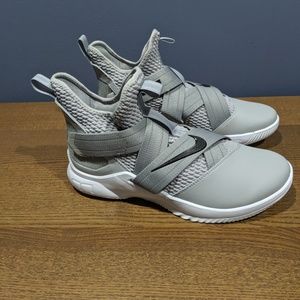 Nike Zoom Lebron Soldier 12